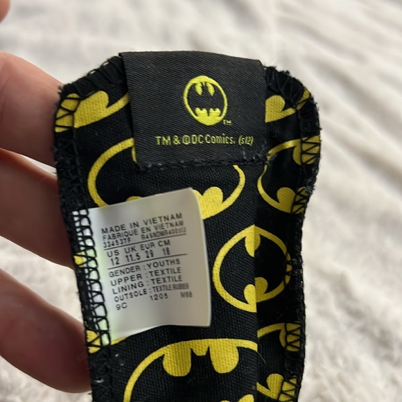 Limited Edition Batman Converse (12) - Picture 6 of 6